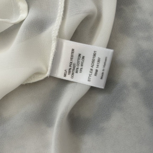 ASTR The Label Womens M Top Blouse Ivory Floral Embroidered Cuff Sleeve - Picture 8 of 8